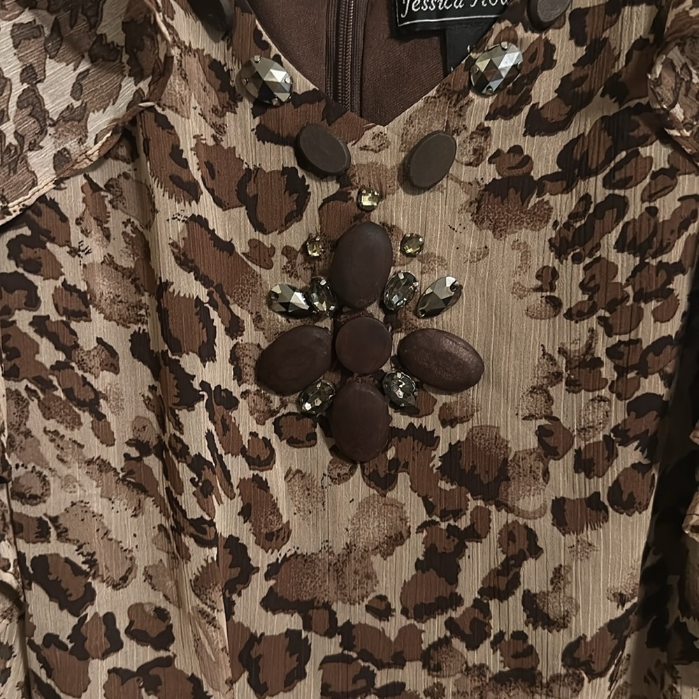 Jessica Howard Size 14W Cheetah Print Dress Short Sleeve Jeweled V Neck - Picture 2 of 5